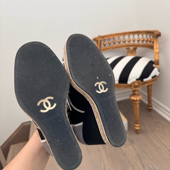 CHANEL Cruise 2016 Espadrille Wedges 39 Navy Canvas Faux Pearl Jute Trim Satin - Picture 12 of 12